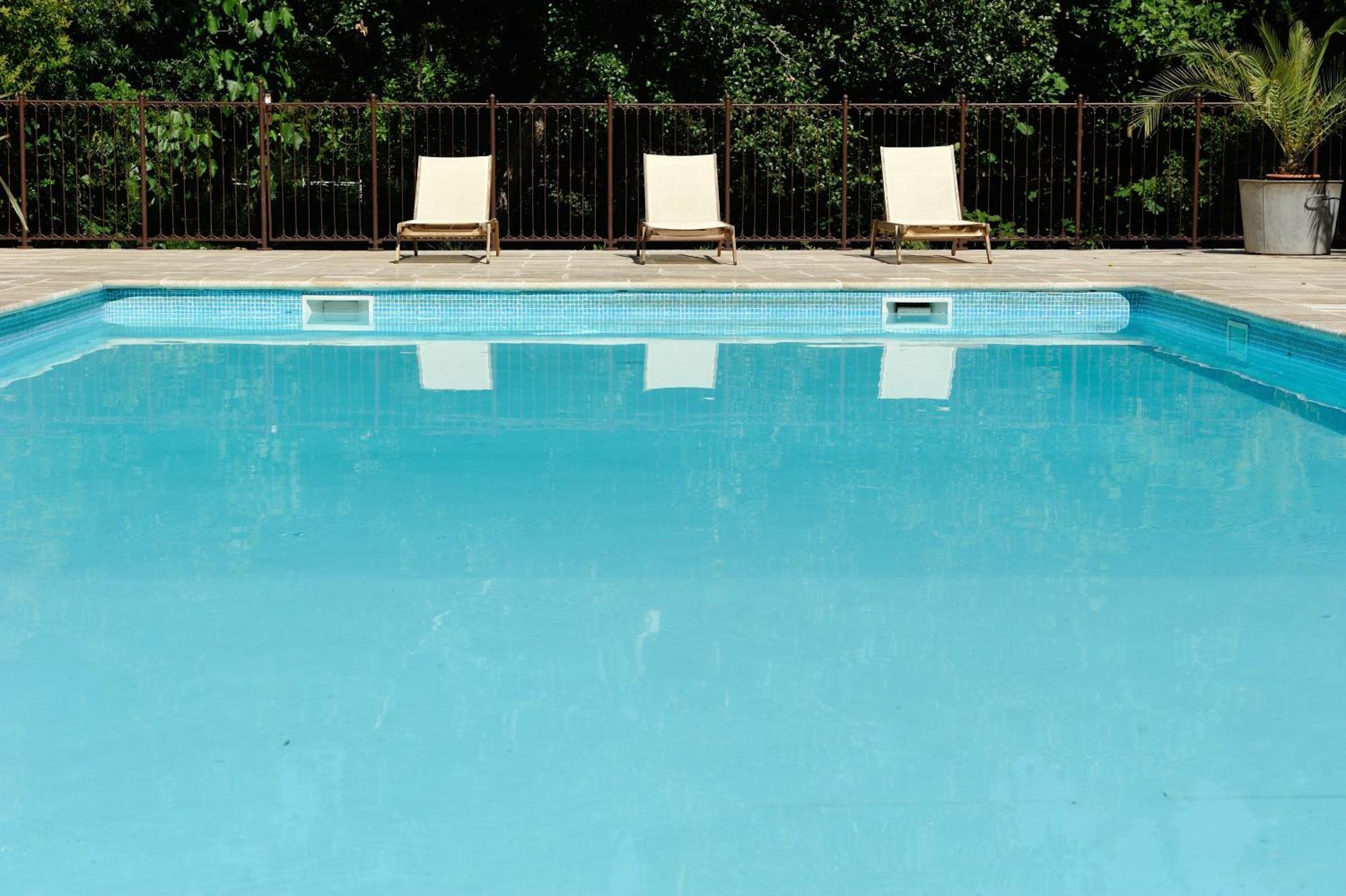 Chambres D'Hotes Domaine Des Machottes Grans Εξωτερικό φωτογραφία
