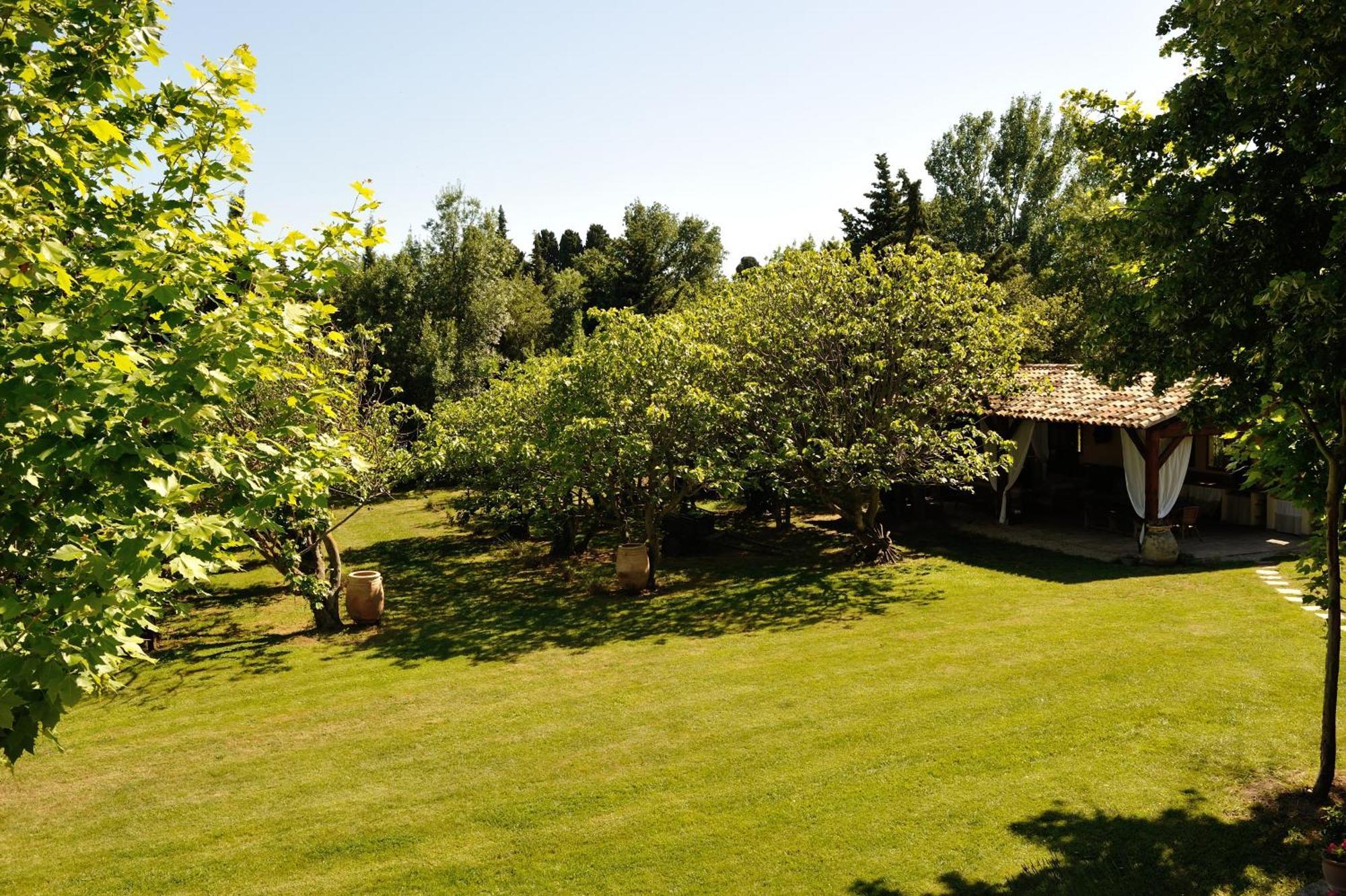 Chambres D'Hotes Domaine Des Machottes Grans Εξωτερικό φωτογραφία