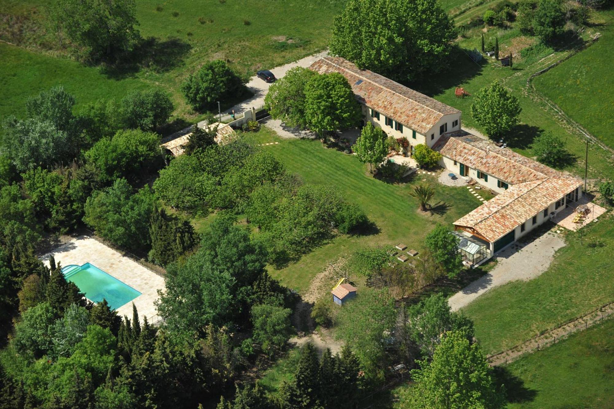 Chambres D'Hotes Domaine Des Machottes Grans Εξωτερικό φωτογραφία