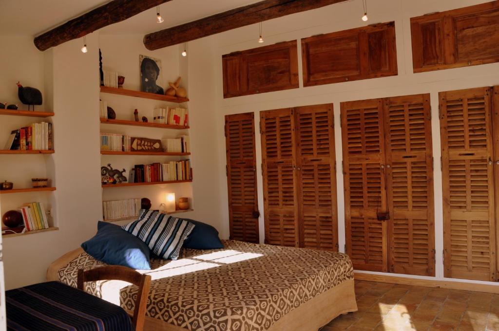 Chambres D'Hotes Domaine Des Machottes Grans Δωμάτιο φωτογραφία