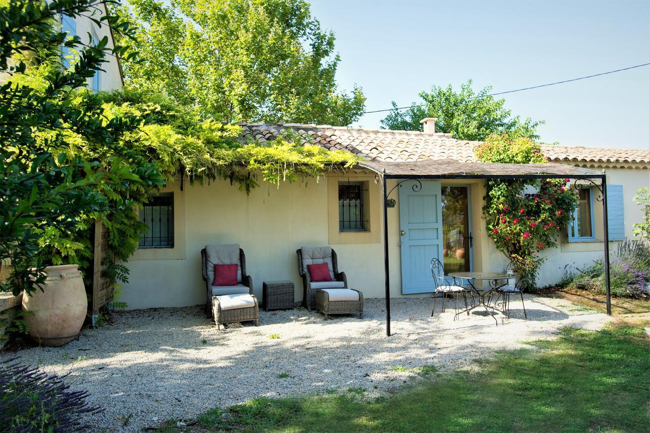 Chambres D'Hotes Domaine Des Machottes Grans Εξωτερικό φωτογραφία
