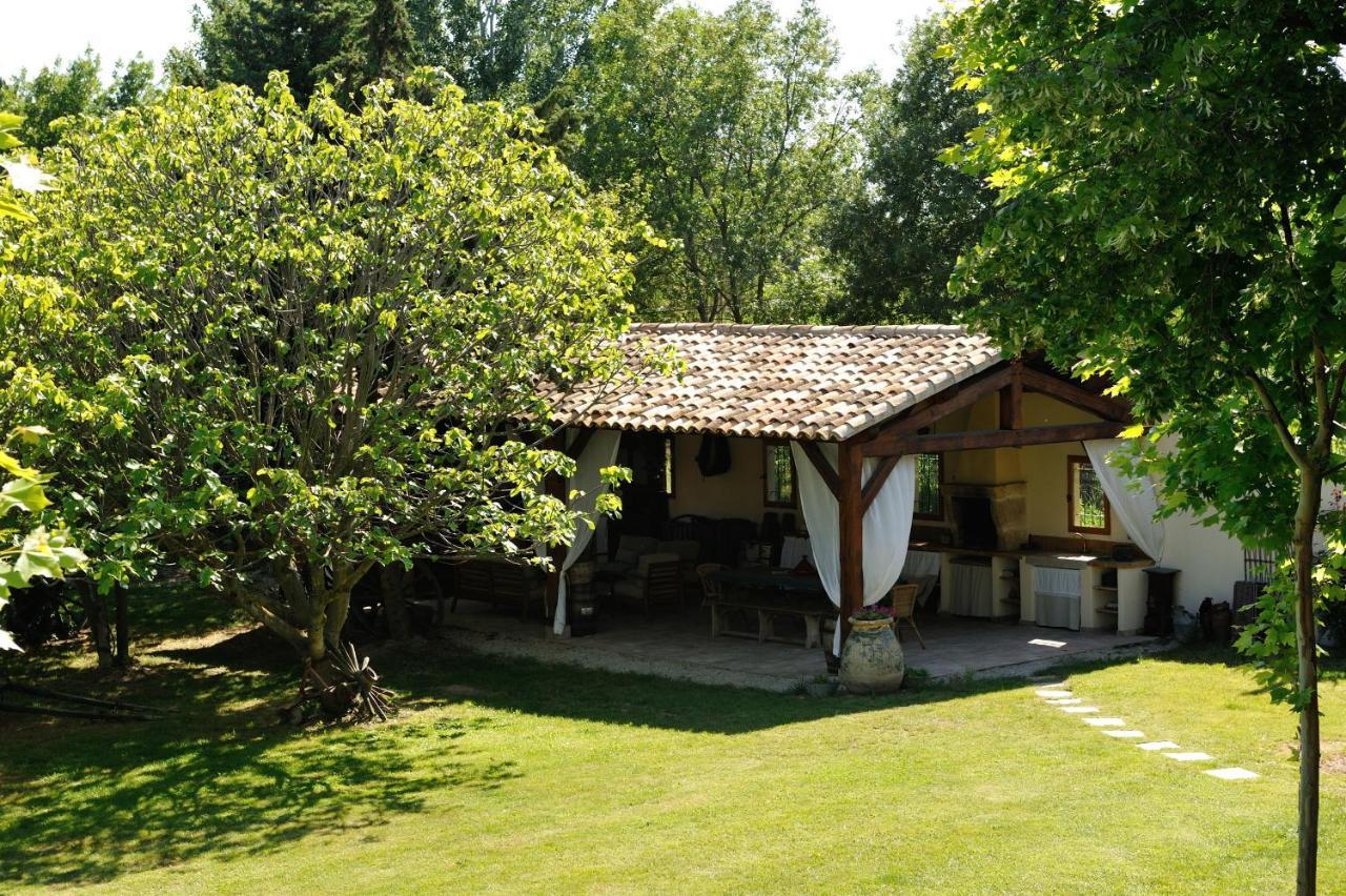 Chambres D'Hotes Domaine Des Machottes Grans Εξωτερικό φωτογραφία